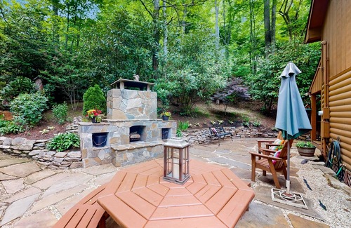 Cullowhee Cabin | Cashiers, Lake Glenville Highlands Retreat Waterfall, Fire Pit, AC, Dog-Friendly