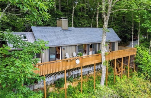 Cashiers House | Cashiers Luxe Cottage! Beautiful view and only less than a 1.5 miles to town