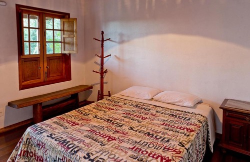 Lapinha da Serra House | CASINHAS DA LAPINHA- 3 Chalés em Lapinha da Serra com cozinha- LATE CHECK OUT- Piscina Compartilhada - Veja a cor do chalé que está locando nas fotos junto aos preços CHALÉS AMARELO, AZUL E LARANJA
