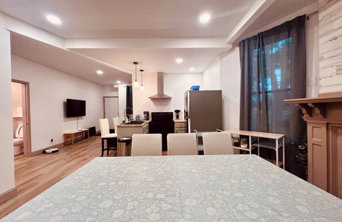 Downtown Niagara Falls Apartment | Casino Close Comfort walk to the falls 6-bedroom sleeps 12 with AC and WiFi USA
