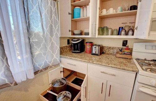 Sunrise Manor House | Casita-cabana & pool NellisAFB Close King&Qu Views