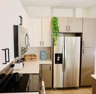 McNeil Apartment | Casita Cactus - King Suite near Domain - with Pool and Gym