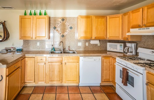 Joshua Tree House | Casita del Conejo. Spa, stars, scenery! Serenity awaits!