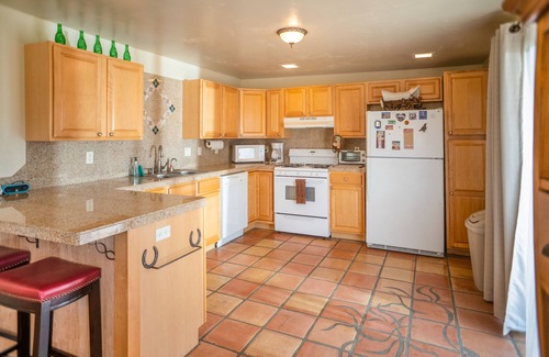 Joshua Tree House | Casita del Conejo. Spa, stars, scenery! Serenity awaits!