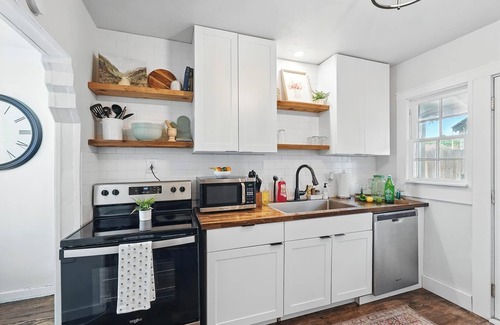 Sayles Blvd. Area Cottage | Casita Escondida - Your Hidden Refuge in Abilene