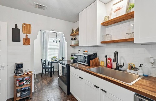 Sayles Blvd. Area Cottage | Casita Escondida - Your Hidden Refuge in Abilene