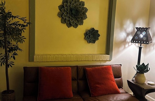 Old Fort Lowell Apartment | Casita Magnolia – Private Desert Studio w/Kitchenette & Parking