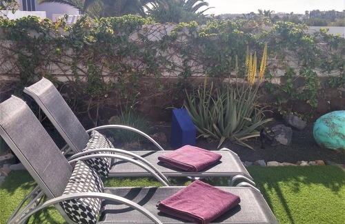 Corralejo House | Casita Maracuya, a garden on the sea
