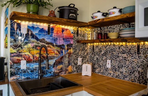 Bluff House | Casita on the Hill in Bluff- Sunrise Views!