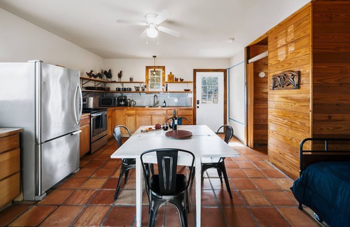 Driftwood House | Casita Refugio- Hot Tub, Fire Pit, Views, King Bed.near wineries and breweries