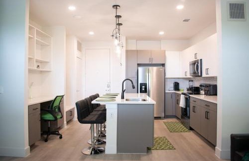 McNeil Apartment | Casita Verde - near Q2 and Domain - King Suite