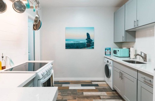 Olde Carlsbad House | Casita walk/bike to shops/dining! Blocks to beach