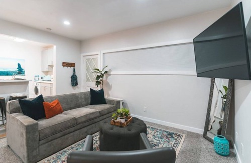Olde Carlsbad House | Casita walk/bike to shops/dining! Blocks to beach