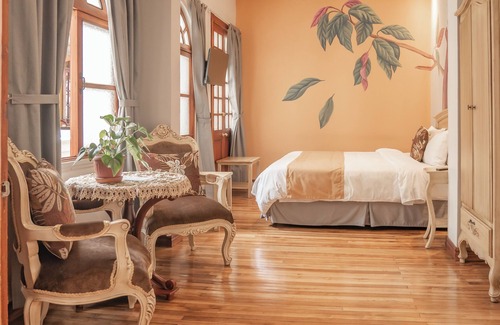 Quito Historic Center Hotel | Casona 1914 Quito - Gothic Cathedral View Rooftop
