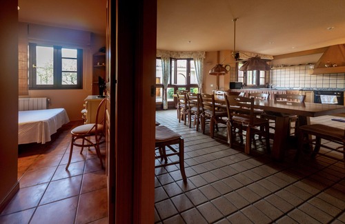Ampuero House | Casona con Grandes Espacios, sin Vecinos, con Piscina, Padel, Campo y Mucho Más!
