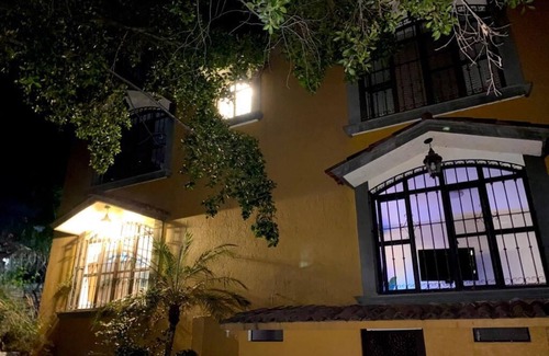 Palmira House | Casona Palmira. Es Privada, Amplia, Bien Ubicada con Alberca y Servicios