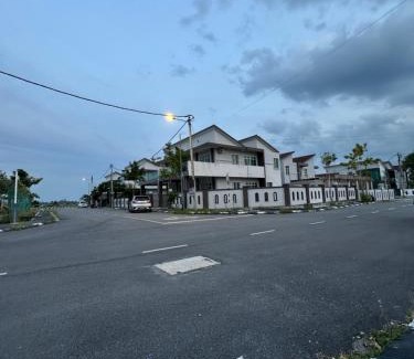 Hutan Kampung House | Cassa Vistana Homestay Alor - Langgar near HSB
