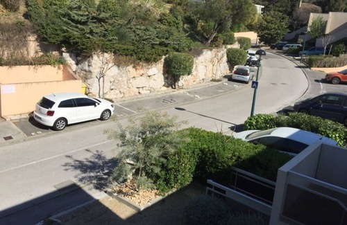 Cassis Apartment | Cassis, Apartment with terrace, sea and cliff views. Private parking, Wifi.