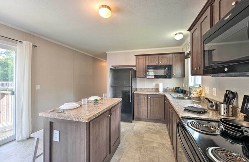 Cassopolis Cabin | Cassopolis Cabin w/Lake & Fishing Access!