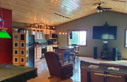 De Tour Village House | Cast- A-Ways
