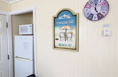 Old Town Cottage | Castaway! DB3-2 Bedroom/1 Bath Standard Cottage, Walk to the Beach, Dogs OK!