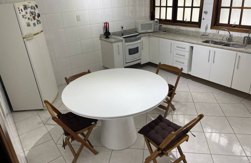 Sao Paulo House | Castelinho, live an elegant experience in this modern and well-lit house