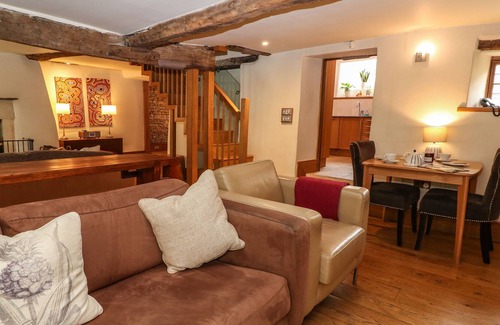 Castle Combe Cottage | CASTLE COMBE COTTAGE, pet friendly, character holiday cottage in Bath