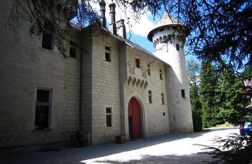 Serrieres-en-Chautagne House | Castle in Serri res en Chautagne with terrace
