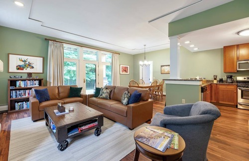 Proctorsville Condo | Castle Retreat – Pool, Spa & Mountain Adventures