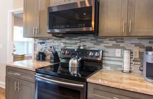 Mary Esther House | Castle Road Hideaway | Next to Hurlburt | Between Navarre & FWB | Pet Friendly | Fenced Yard | Patio