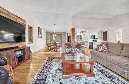 Castle Rock House | Castle Rock Retreat Family Getaway w/Game Room