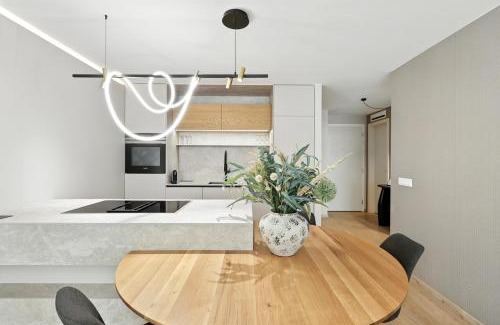 Old Town Apartment | Castle-side Luxury Residence on Danube River bank,Free Parking