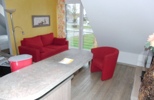 Kaschow Apartment | 'Castle Stargard': Apartment for up to 3 guests (with extra bed) & pets