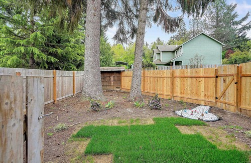 West Salem Apartment | ~Castle~ Stylish loft w/laundry, kitchenette, and a private yard