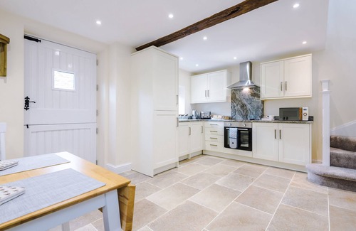 Tarporley Cottage | Castle View - a lovely house sleeping 2 guests in 1 bedroom