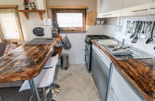 Cloughton Cottage | CASTLE VIEW CABIN, family friendly, with a garden in Cloughton