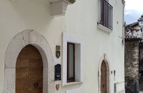 Pacentro House | Castle-view holiday home nestled in national parkn