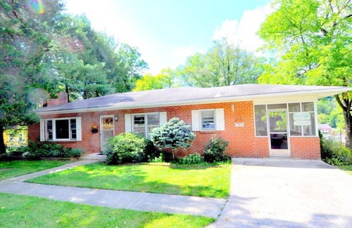 Berkeley Springs House | Castle View - wifi, game room, grill, fireplace, kid friendly, pets
