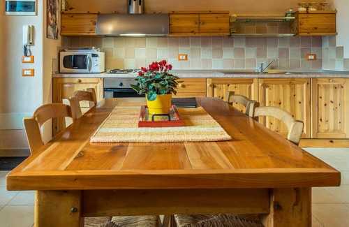 Zorzino Apartment | Castle Zorzino apartment in Riva di Solto, apartment "Terra"