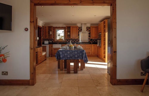 Castlebay House | CASTLEBAY VIEW, pet friendly in Castlebay, Isle Of Barra