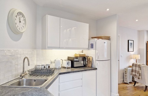 Chichester Cottage | Castleton , Chichester - sleeps 2 guests in 1 bedroom