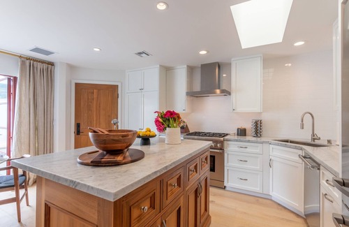 Golden Rectangle Apartment | CASUAL ELEGANT PENTHOUSE VACATION APARTMENT IN THE VILLAGE OF CARMEL-BY-THE-SEA