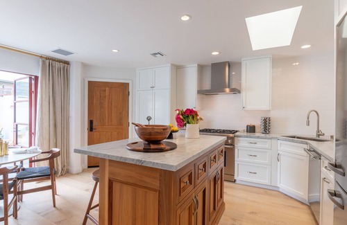 Golden Rectangle Apartment | CASUAL ELEGANT PENTHOUSE VACATION APARTMENT IN THE VILLAGE OF CARMEL-BY-THE-SEA