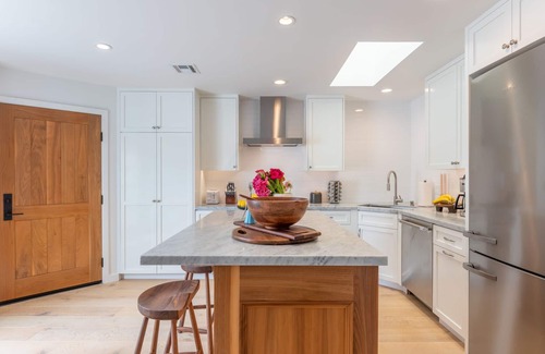 Golden Rectangle Apartment | CASUAL ELEGANT PENTHOUSE VACATION APARTMENT IN THE VILLAGE OF CARMEL-BY-THE-SEA