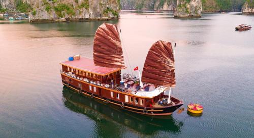 Cat Hai Boat Rental | Cat Ba Cruise