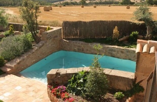 Gargalla Cottage | Catalan farmhouse of the seventeenth century rehabilitated everything and preserve its essence.