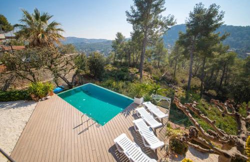 Torrelles de Llobregat Villa | Catalunya Casas Infinity pool and views 20min to Barcelona