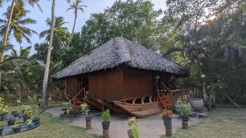 Rekawa Bed & Breakfast | Catamaran Lagoon Cabana
