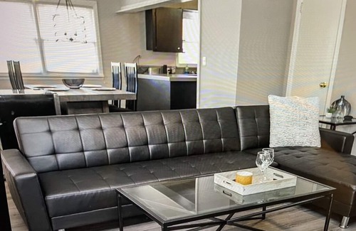 Jamestown House | Catch and Relax on Main