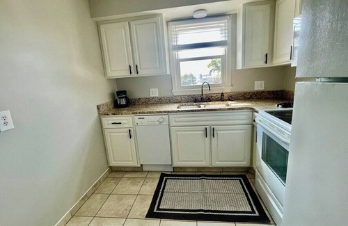 Joslyn Castle Apartment | Cathedral 3-Charming Apartment walk to UNMC!